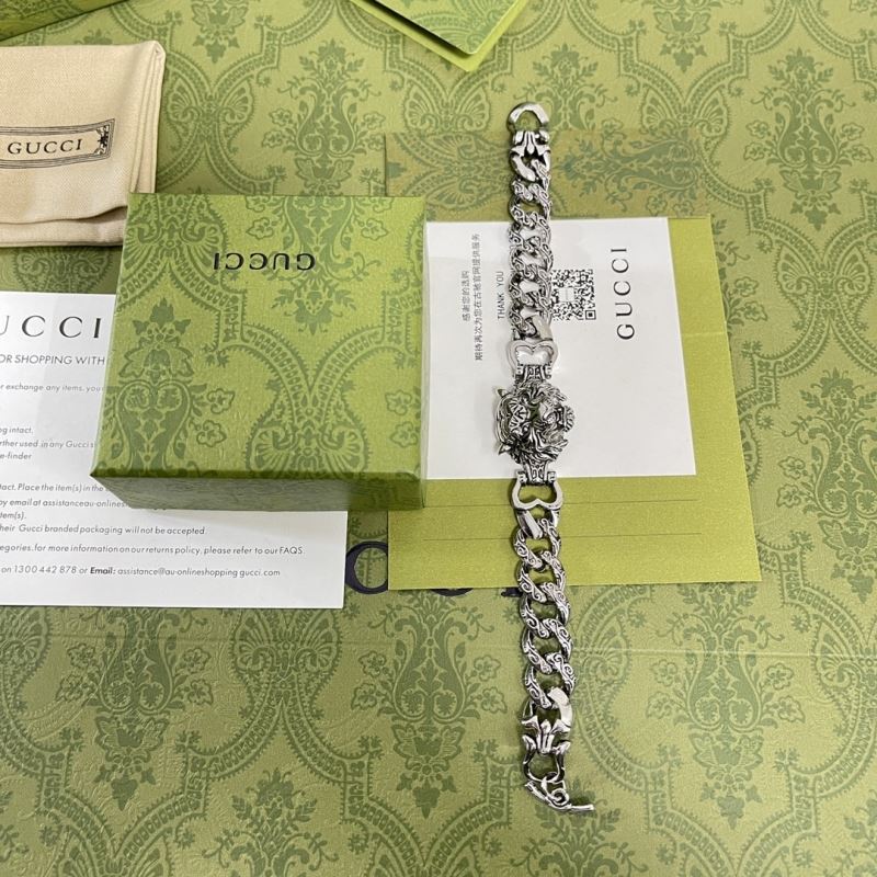 G*u*i bracelets